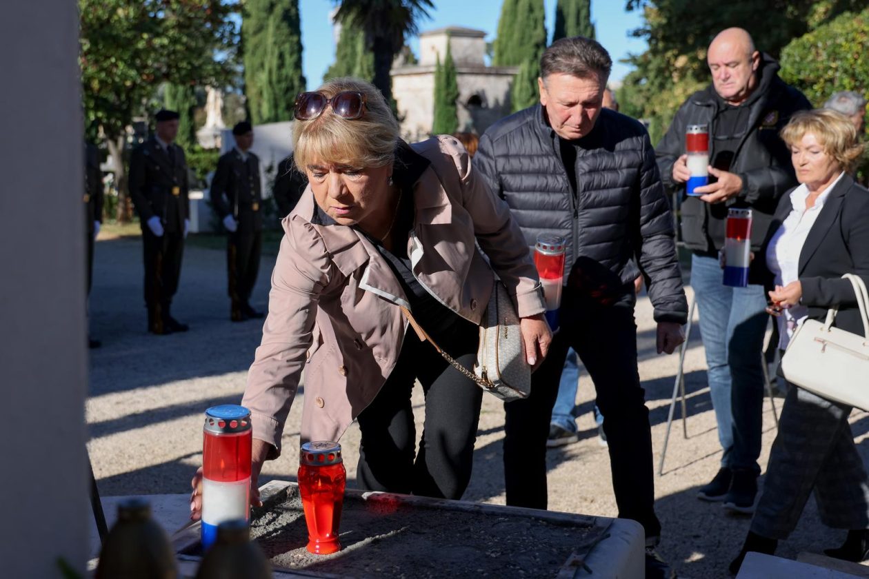 Polaganje vijenaca povodom Dana obrane grada