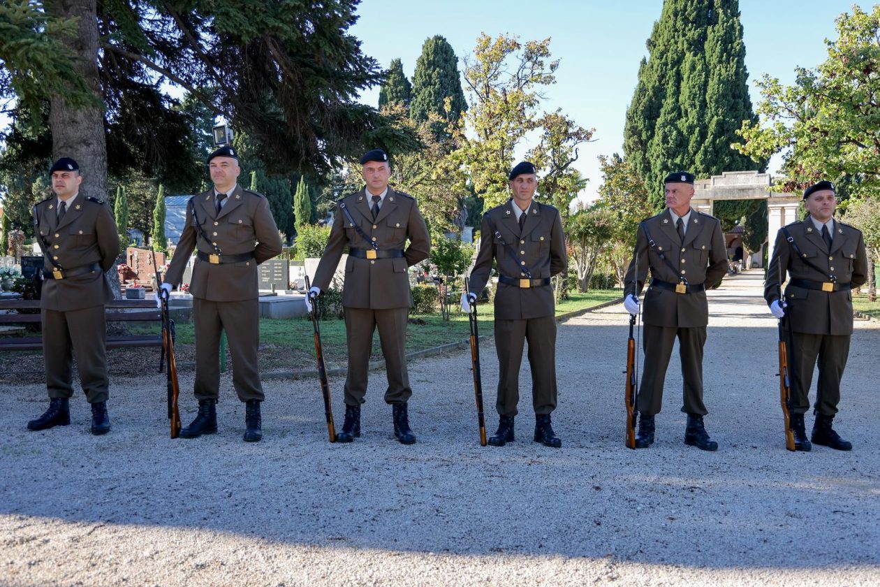 Polaganje vijenaca povodom Dana obrane grada