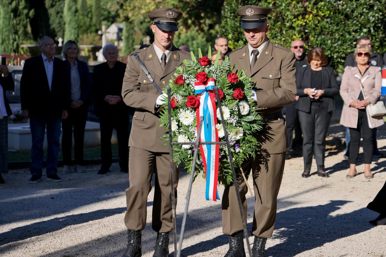 Polaganje vijenaca povodom Dana obrane grada