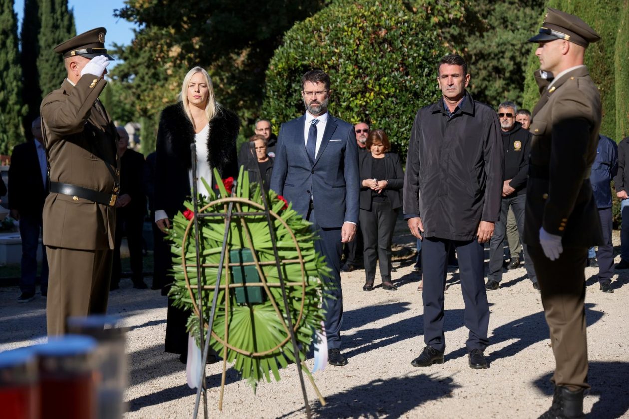 Polaganje vijenaca povodom Dana obrane grada