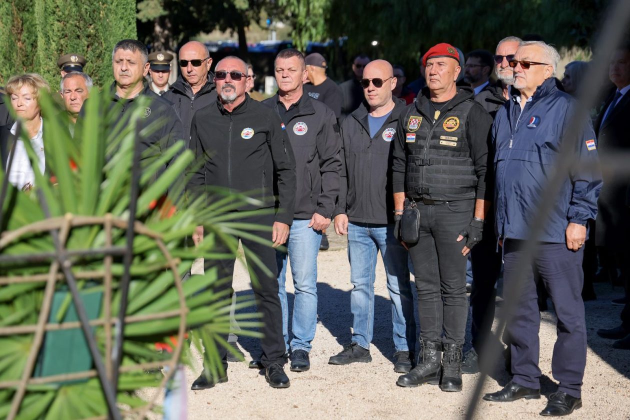 Polaganje vijenaca povodom Dana obrane grada