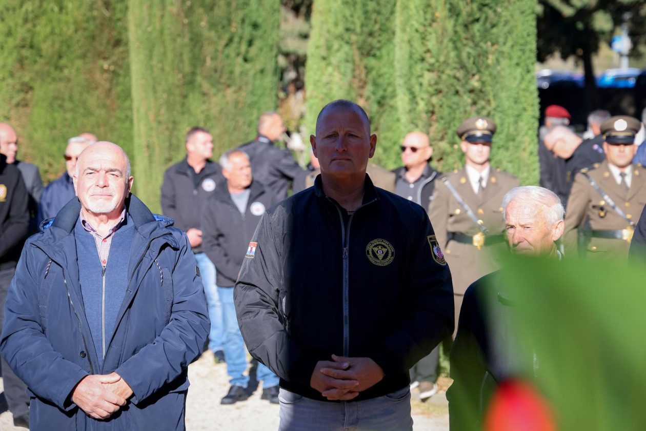 Polaganje vijenaca povodom Dana obrane grada