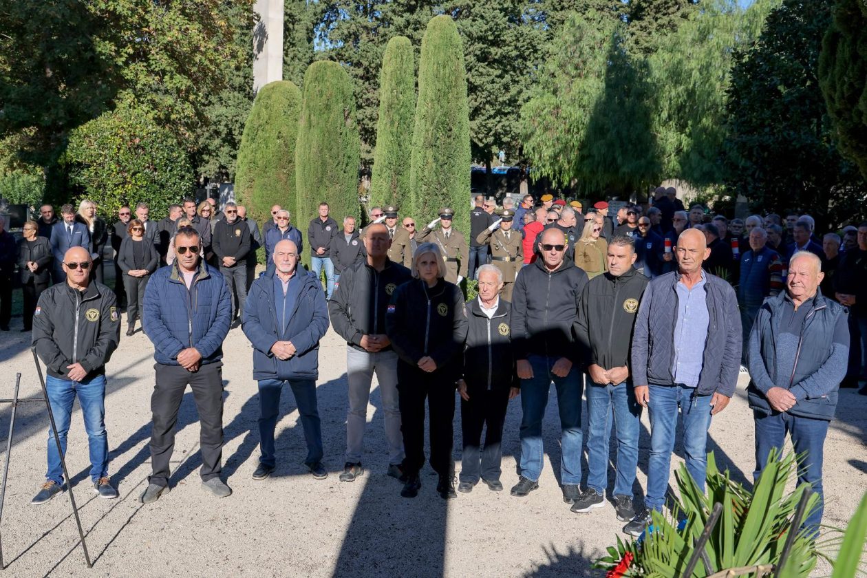 Polaganje vijenaca povodom Dana obrane grada