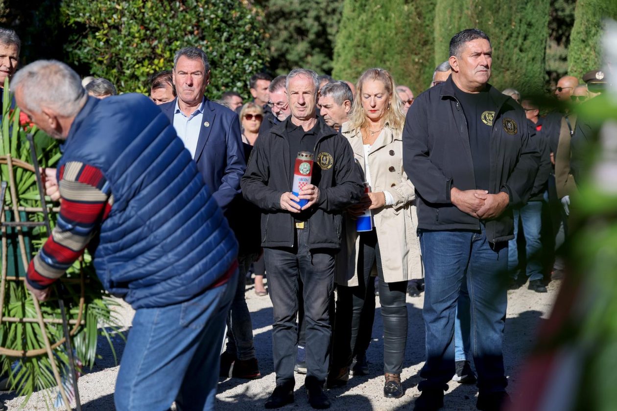 Polaganje vijenaca povodom Dana obrane grada