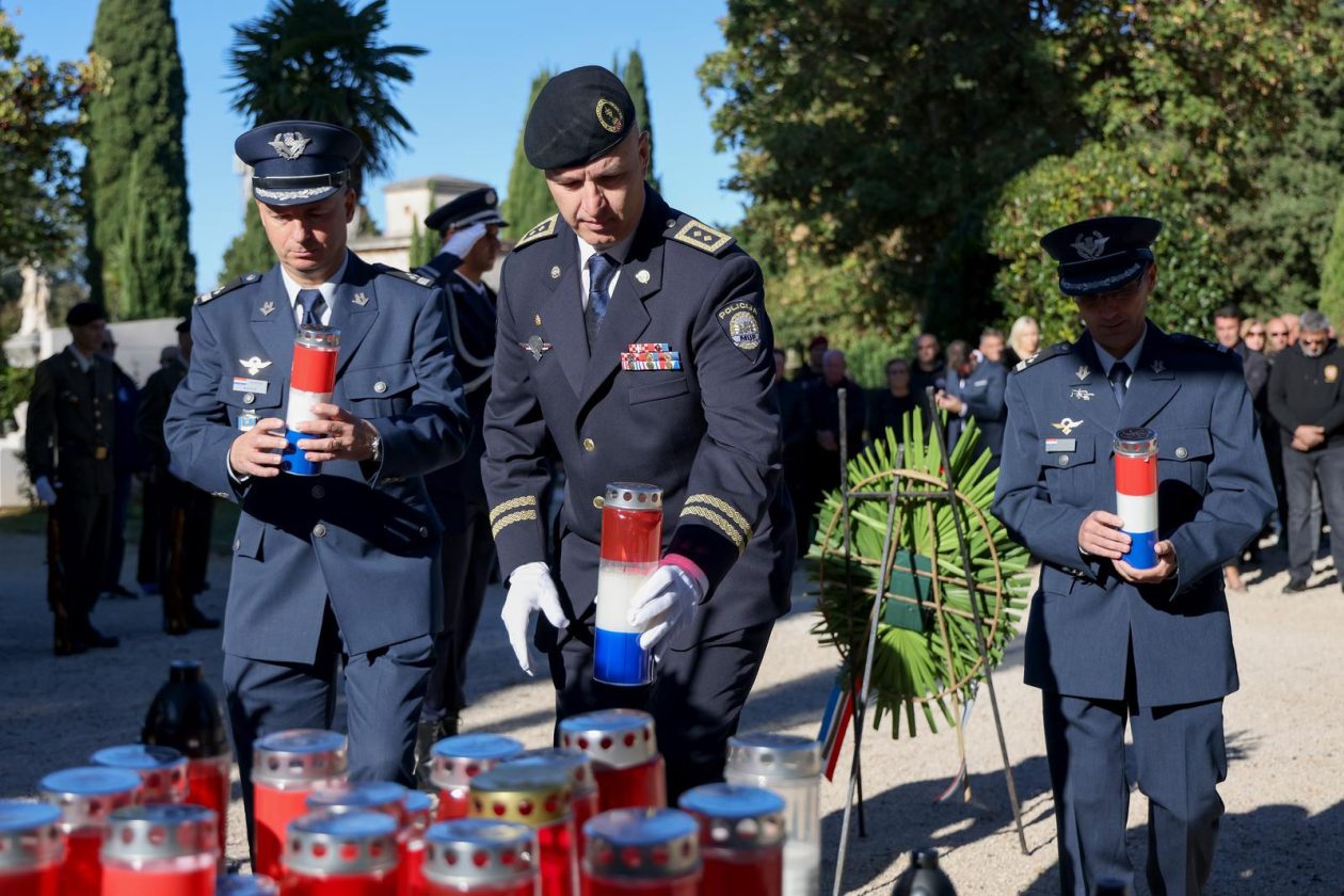 Polaganje vijenaca povodom Dana obrane grada