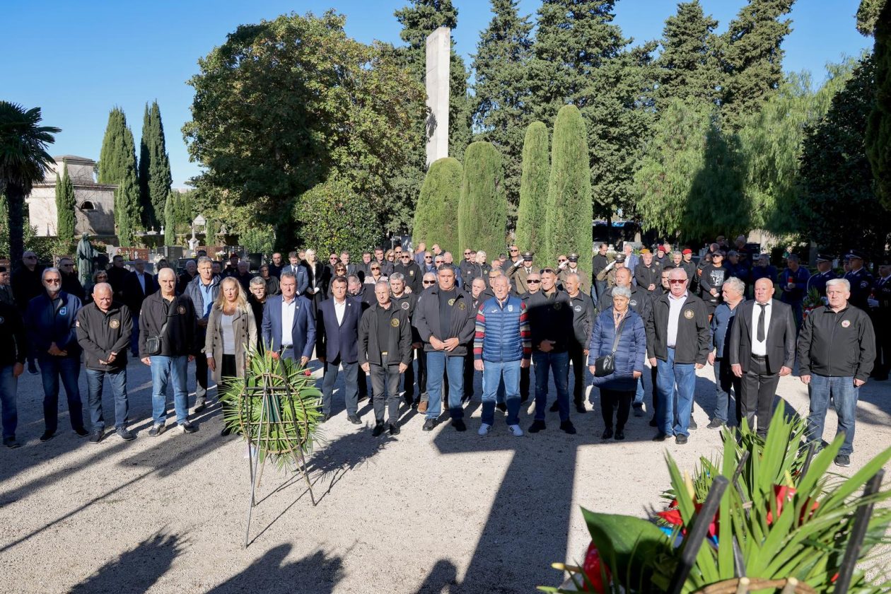 Polaganje vijenaca povodom Dana obrane grada