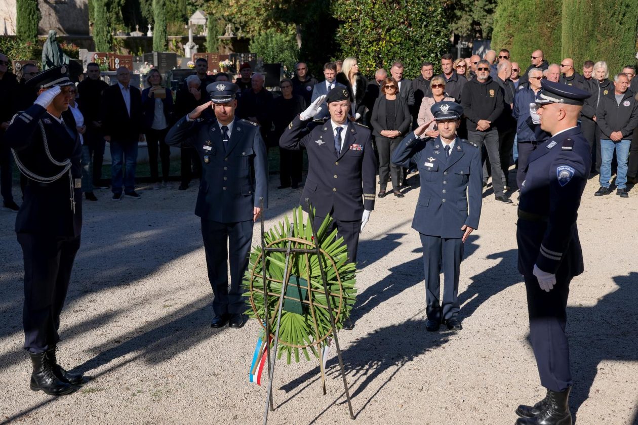 Polaganje vijenaca povodom Dana obrane grada
