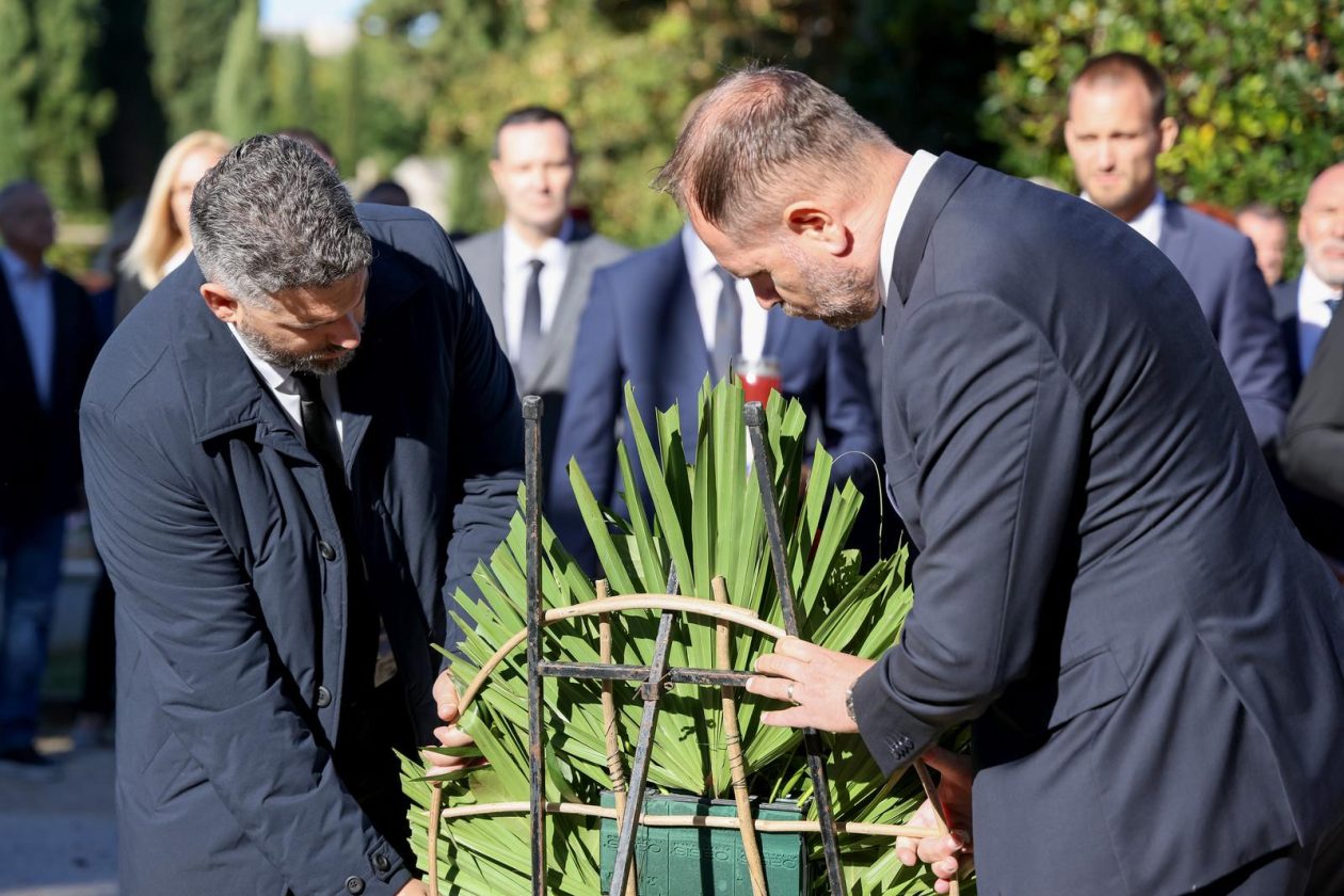 Polaganje vijenaca povodom Dana obrane grada