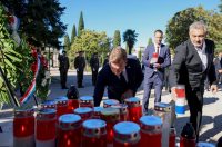 Polaganje vijenaca povodom Dana obrane grada