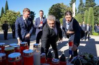 Polaganje vijenaca povodom Dana obrane grada