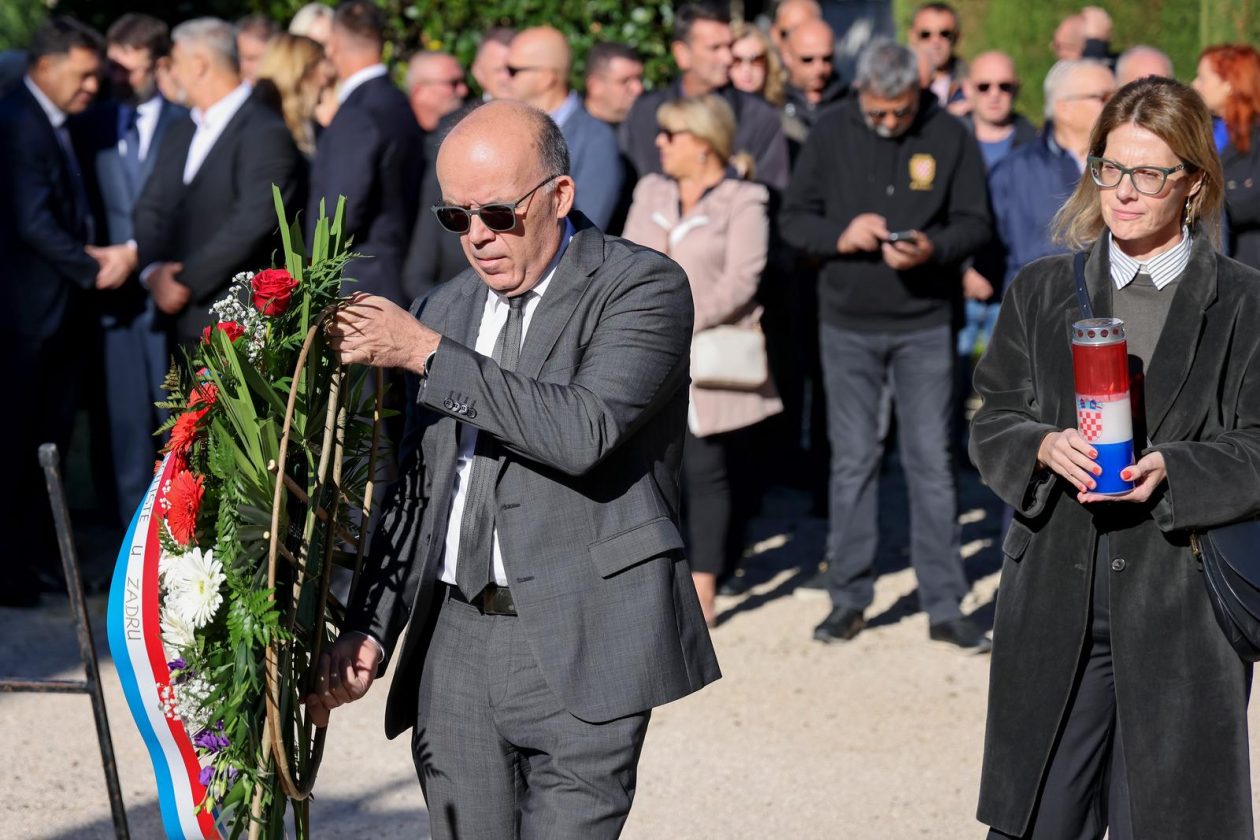 Polaganje vijenaca povodom Dana obrane grada