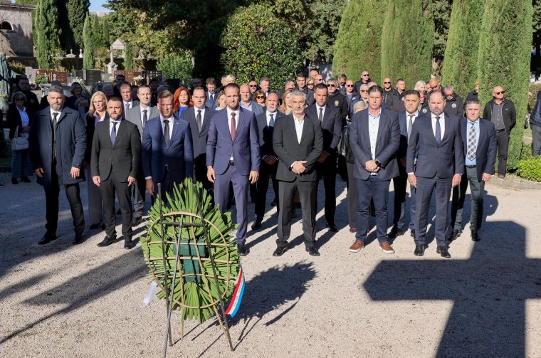 Polaganje vijenaca povodom Dana obrane grada