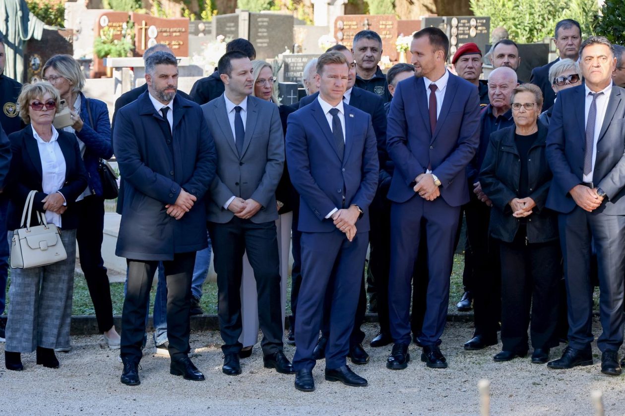 Polaganje vijenaca povodom Dana obrane grada