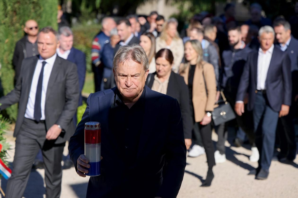 Polaganje vijenaca povodom Dana obrane grada