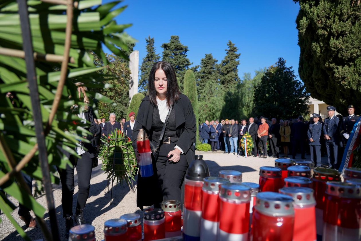 Polaganje vijenaca povodom Dana obrane grada