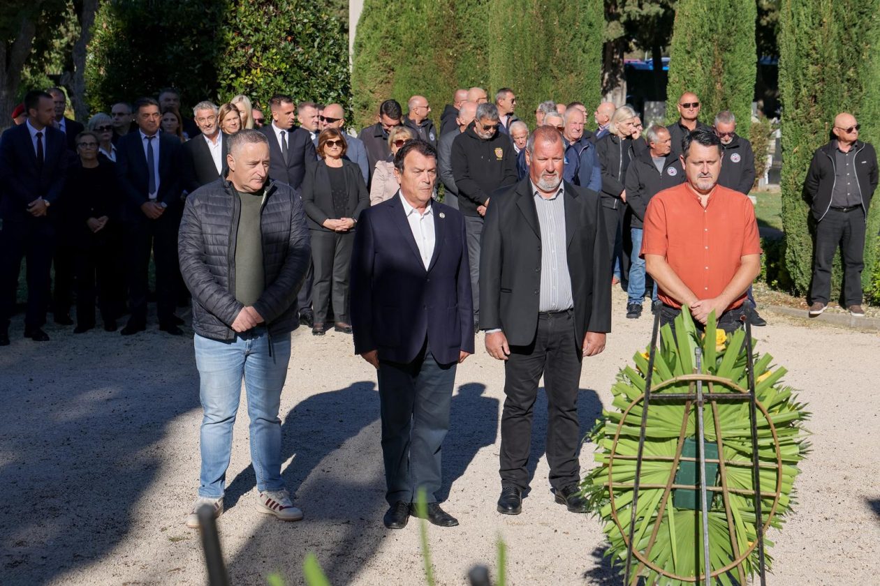 Polaganje vijenaca povodom Dana obrane grada