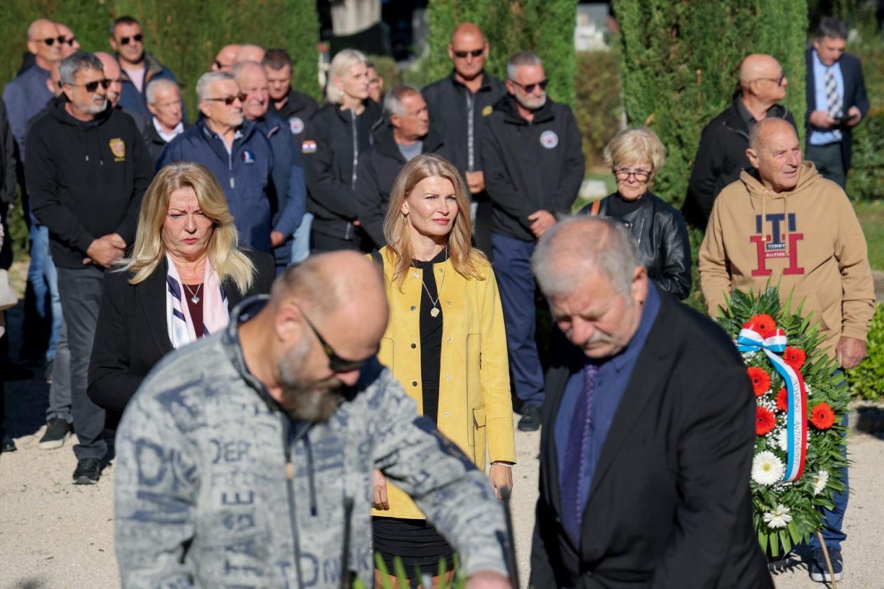 Polaganje vijenaca povodom Dana obrane grada
