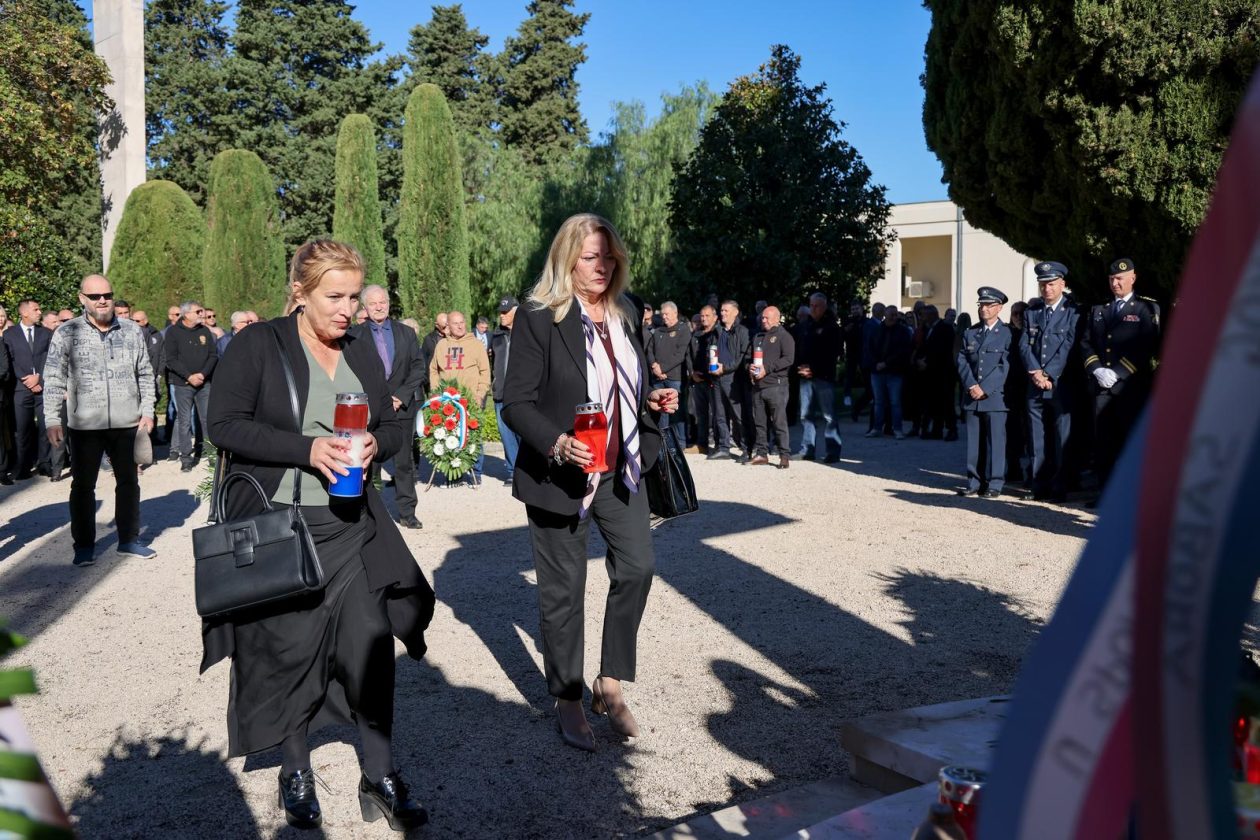 Polaganje vijenaca povodom Dana obrane grada