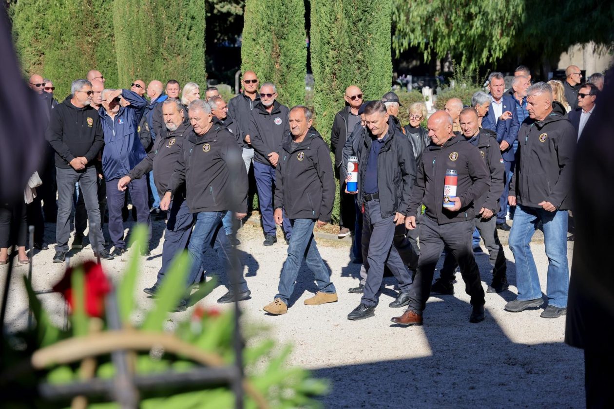 Polaganje vijenaca povodom Dana obrane grada