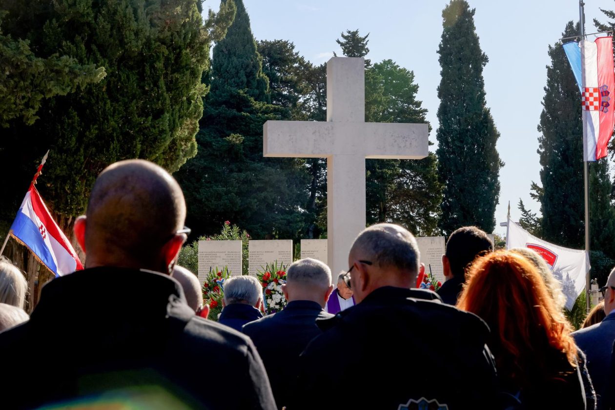 Polaganje vijenaca povodom Dana obrane grada