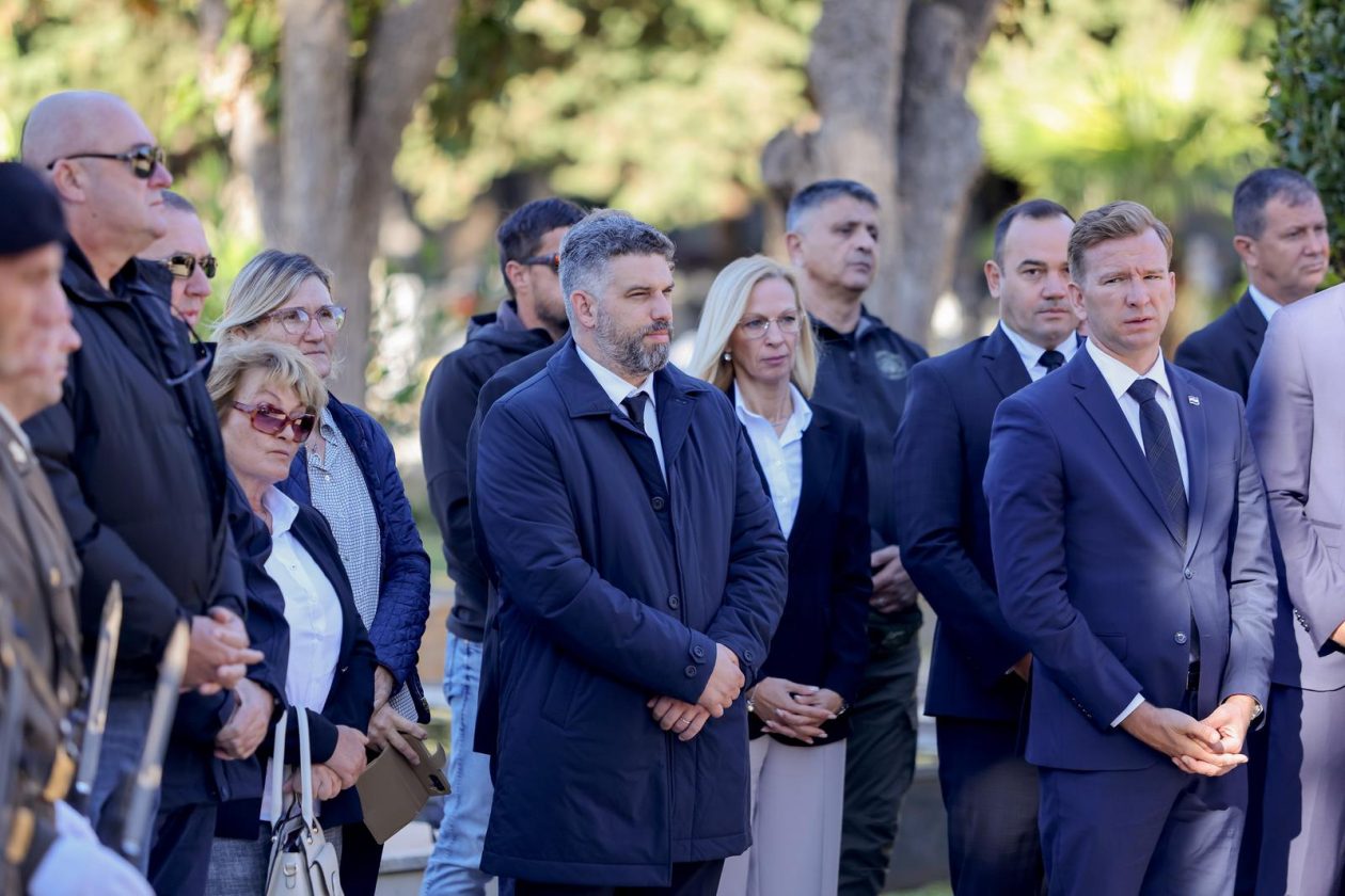 Polaganje vijenaca povodom Dana obrane grada