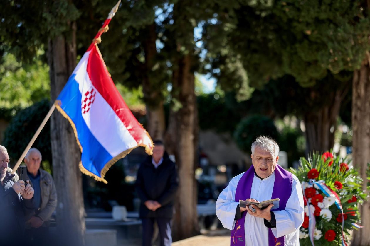 Polaganje vijenaca povodom Dana obrane grada