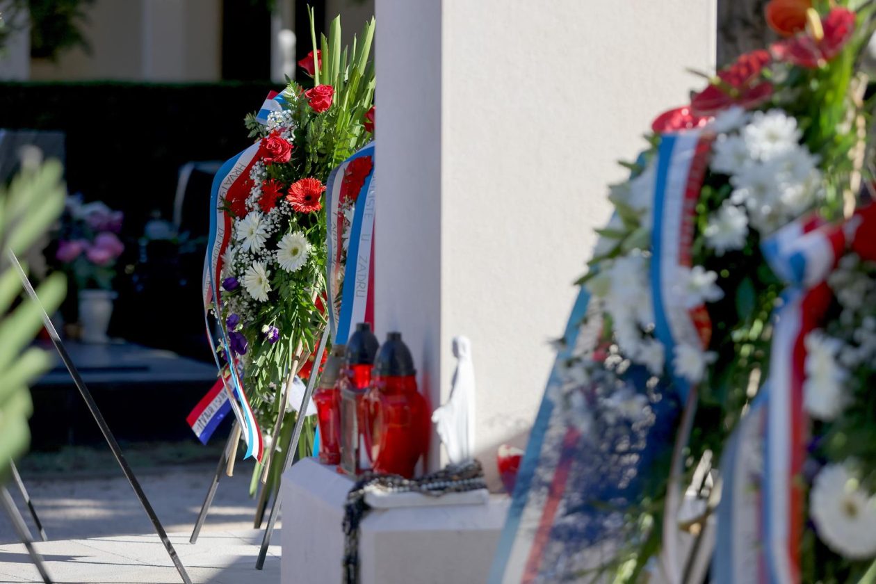 Polaganje vijenaca povodom Dana obrane grada