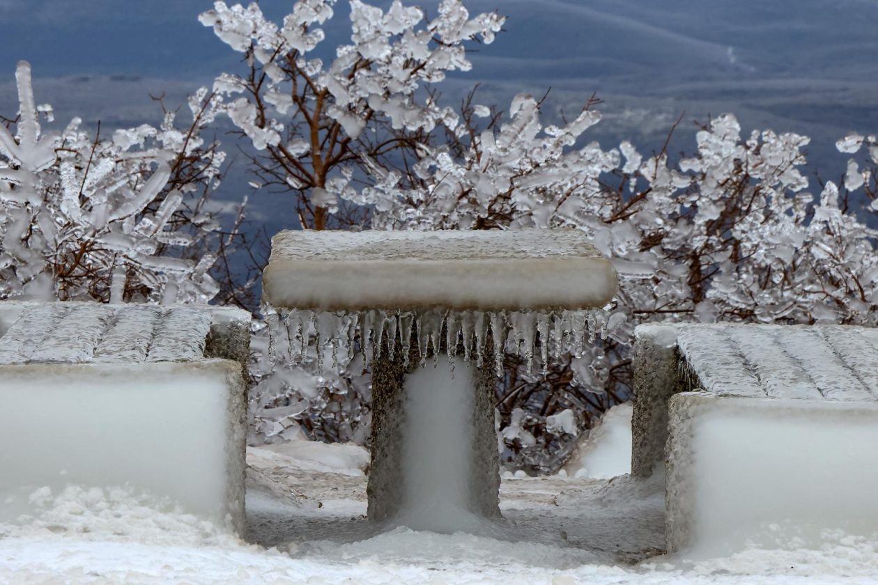 Muškovci: Zaleđena stabla i stolovi