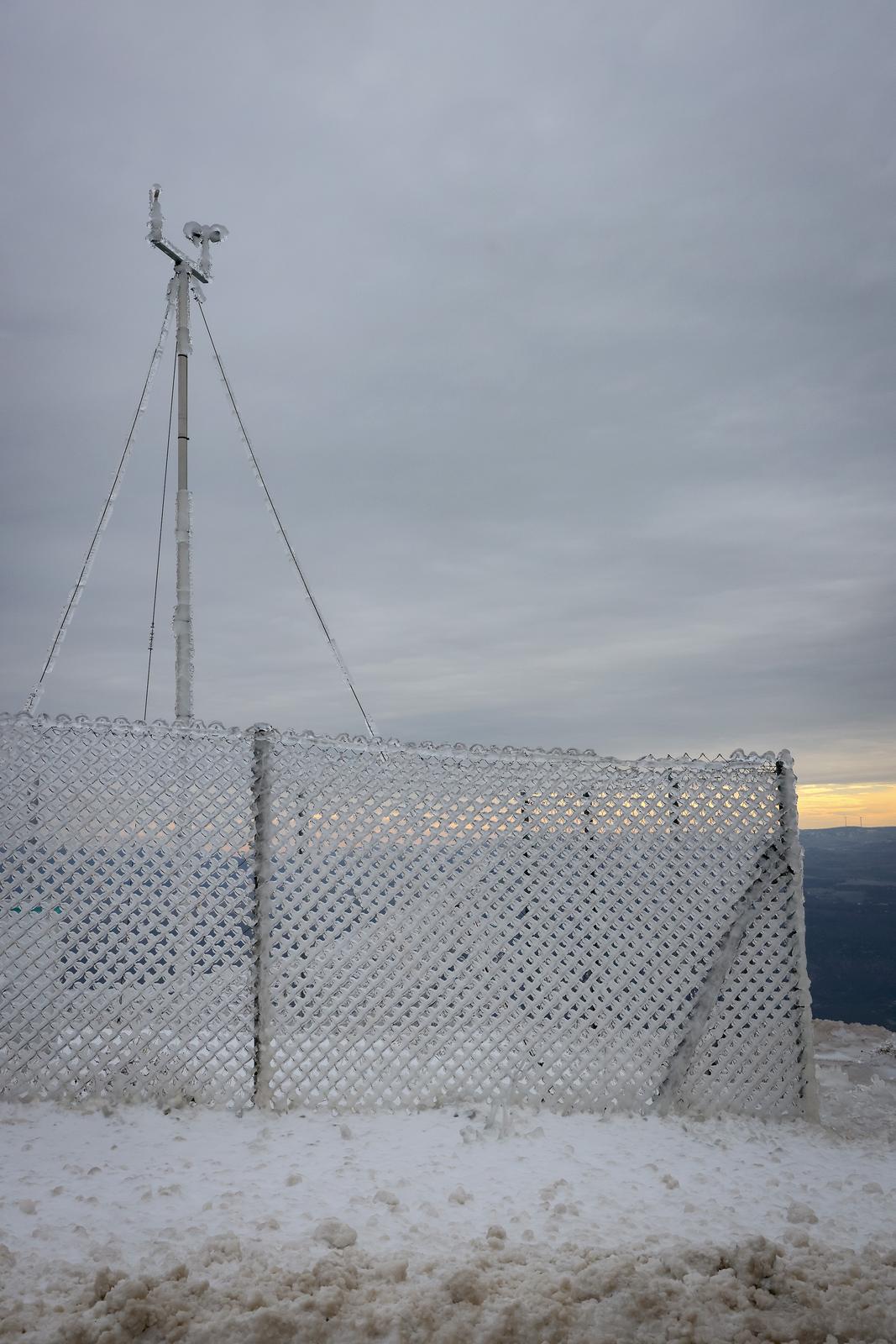 Muškovci: Zaleđena stabla i stolovi