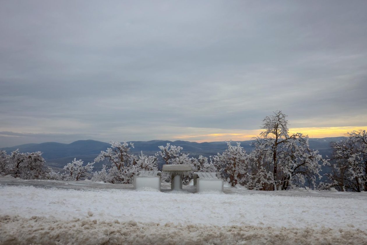 Muškovci: Zaleđena stabla i stolovi