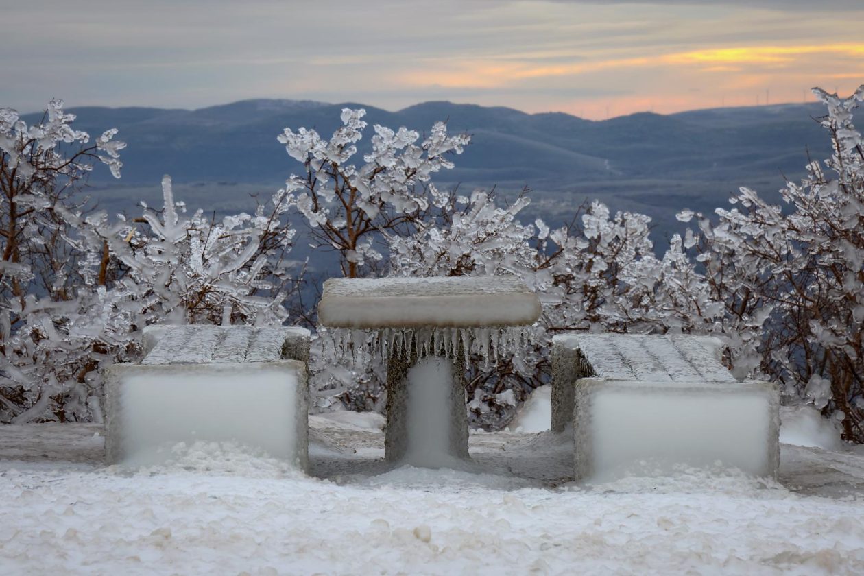 Muškovci: Zaleđena stabla i stolovi