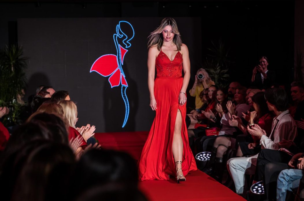 Split: Održana je večer Crvenih Haljina koja promiče brigu o Moždanim udarima kod žena Dan crvenih haljina u Domu kulture Benkovac