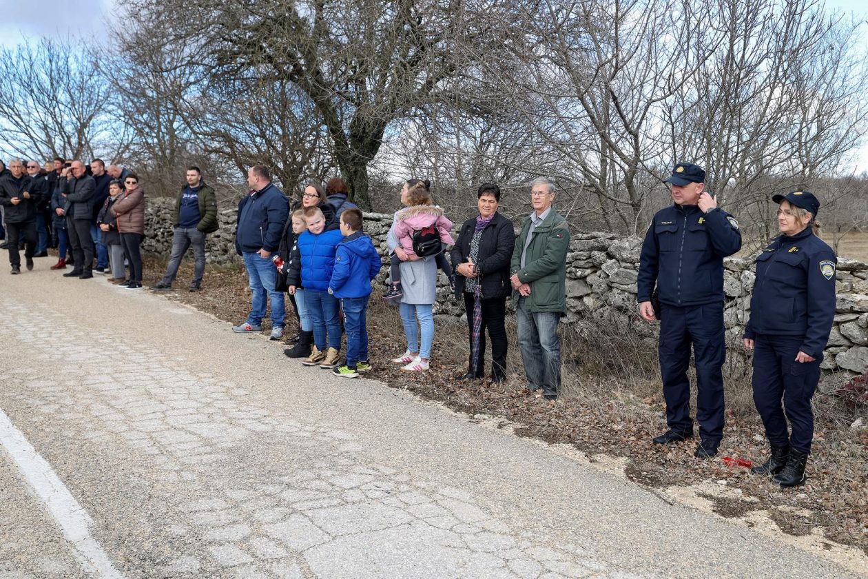 Predsjednik Milanović u Medviđi obilježio 33. obljetnicu stradanja civilnih žrtava u Domovinskom ratu Predsjednik Milanović u Medviđi obilježio 33. obljetnicu stradanja civilnih žrtava u Domovinskom ratu