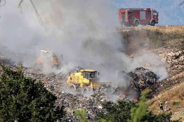 Zadar: Izbio požar na deponiju u Diklu