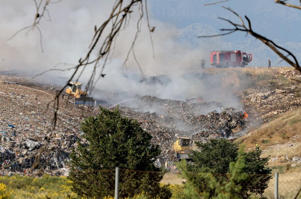 Zadar: Izbio požar na deponiju u Diklu