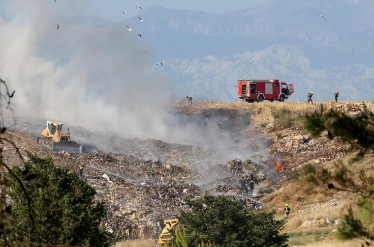 Zadar: Izbio požar na deponiju u Diklu