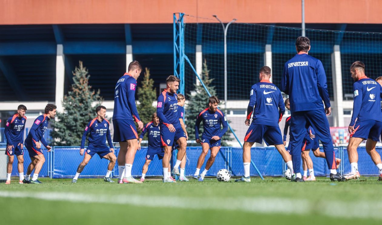 Hrvatska nogometna reprezentacija na treningu u Maksimiru uoci utakmice protiv Ceske u kvalifikacijskoj utakmici za Svjetsko prvenstvo Hrvatska nogometna reprezentacija na treningu u Maksimiru uoci utakmice protiv Ceske u kvalifikacijskoj utakmici za Svjetsko prvenstvo