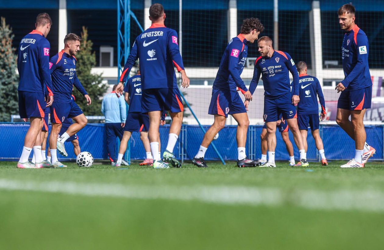 Hrvatska nogometna reprezentacija na treningu u Maksimiru uoci utakmice protiv Ceske u kvalifikacijskoj utakmici za Svjetsko prvenstvo Hrvatska nogometna reprezentacija na treningu u Maksimiru uoci utakmice protiv Ceske u kvalifikacijskoj utakmici za Svjetsko prvenstvo