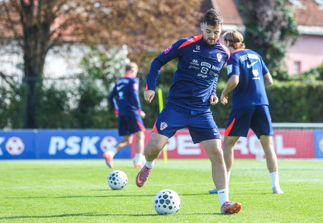 Hrvatska nogometna reprezentacija na treningu u Maksimiru uoci utakmice protiv Ceske u kvalifikacijskoj utakmici za Svjetsko prvenstvo Hrvatska nogometna reprezentacija na treningu u Maksimiru uoci utakmice protiv Ceske u kvalifikacijskoj utakmici za Svjetsko prvenstvo