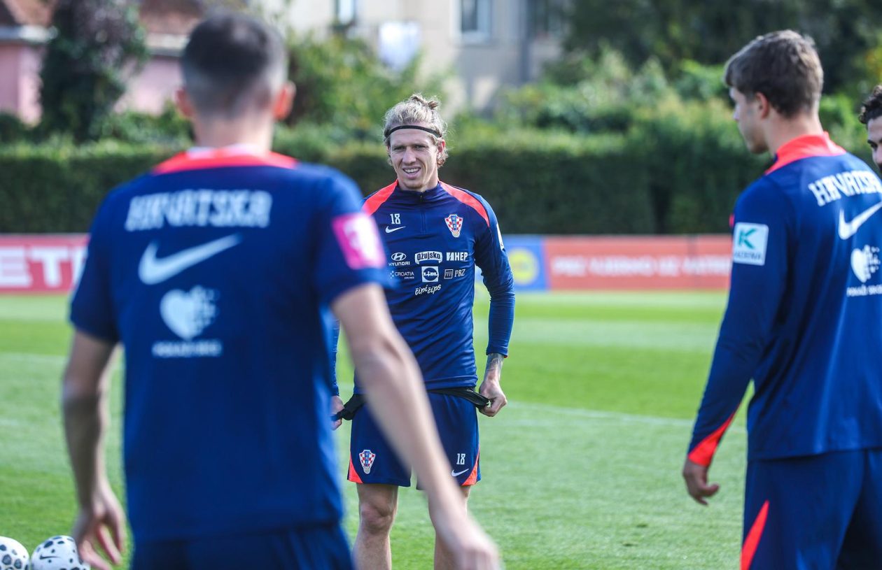 Hrvatska nogometna reprezentacija na treningu u Maksimiru uoci utakmice protiv Ceske u kvalifikacijskoj utakmici za Svjetsko prvenstvo Hrvatska nogometna reprezentacija na treningu u Maksimiru uoci utakmice protiv Ceske u kvalifikacijskoj utakmici za Svjetsko prvenstvo