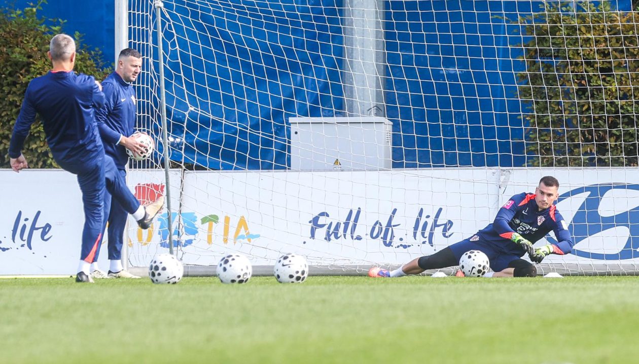 Hrvatska nogometna reprezentacija na treningu u Maksimiru uoci utakmice protiv Ceske u kvalifikacijskoj utakmici za Svjetsko prvenstvo Hrvatska nogometna reprezentacija na treningu u Maksimiru uoci utakmice protiv Ceske u kvalifikacijskoj utakmici za Svjetsko prvenstvo