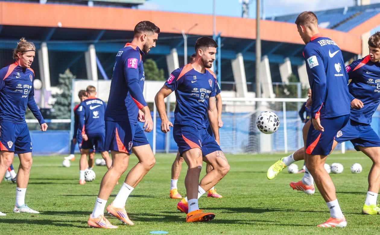 Hrvatska nogometna reprezentacija na treningu u Maksimiru uoci utakmice protiv Ceske u kvalifikacijskoj utakmici za Svjetsko prvenstvo Hrvatska nogometna reprezentacija na treningu u Maksimiru uoci utakmice protiv Ceske u kvalifikacijskoj utakmici za Svjetsko prvenstvo