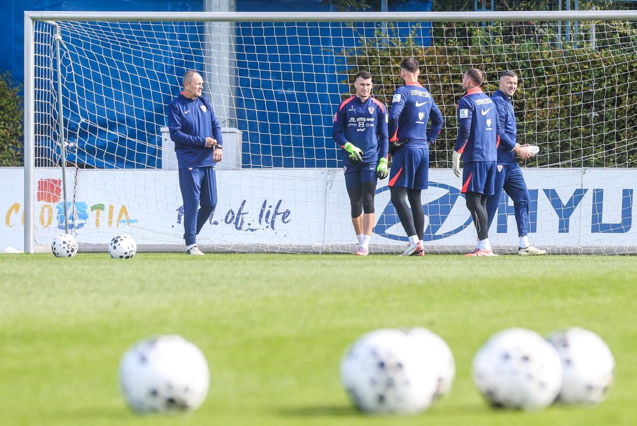 Hrvatska nogometna reprezentacija na treningu u Maksimiru uoci utakmice protiv Ceske u kvalifikacijskoj utakmici za Svjetsko prvenstvo Hrvatska nogometna reprezentacija na treningu u Maksimiru uoci utakmice protiv Ceske u kvalifikacijskoj utakmici za Svjetsko prvenstvo
