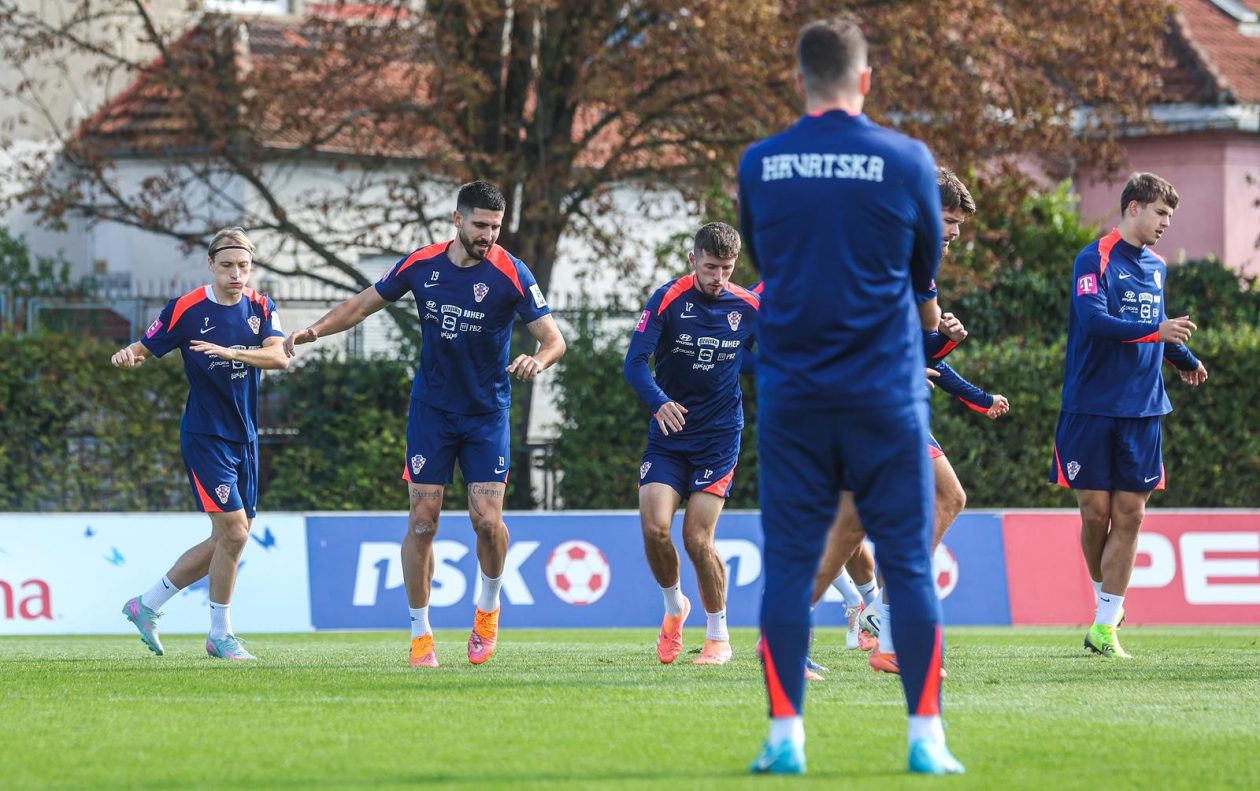 Hrvatska nogometna reprezentacija na treningu u Maksimiru uoci utakmice protiv Ceske u kvalifikacijskoj utakmici za Svjetsko prvenstvo Hrvatska nogometna reprezentacija na treningu u Maksimiru uoci utakmice protiv Ceske u kvalifikacijskoj utakmici za Svjetsko prvenstvo