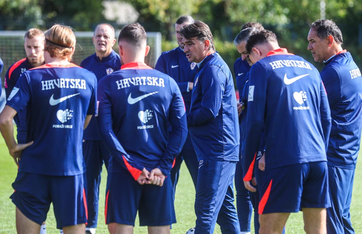 Hrvatska nogometna reprezentacija na treningu u Maksimiru uoci utakmice protiv Ceske u kvalifikacijskoj utakmici za Svjetsko prvenstvo Hrvatska nogometna reprezentacija na treningu u Maksimiru uoci utakmice protiv Ceske u kvalifikacijskoj utakmici za Svjetsko prvenstvo