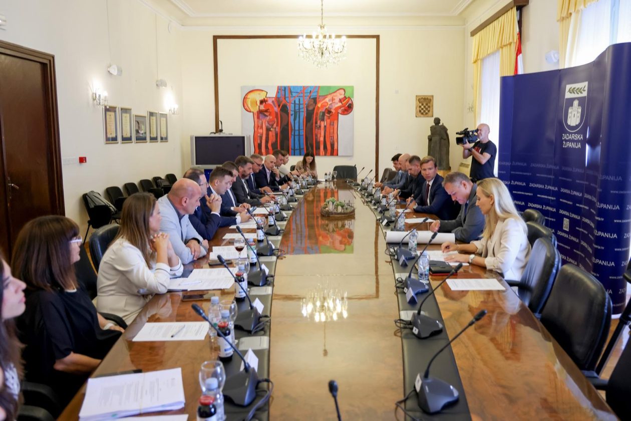 Zadar: Sastanak ministra Olega Butkovića sa županom Josipom Bilaverom