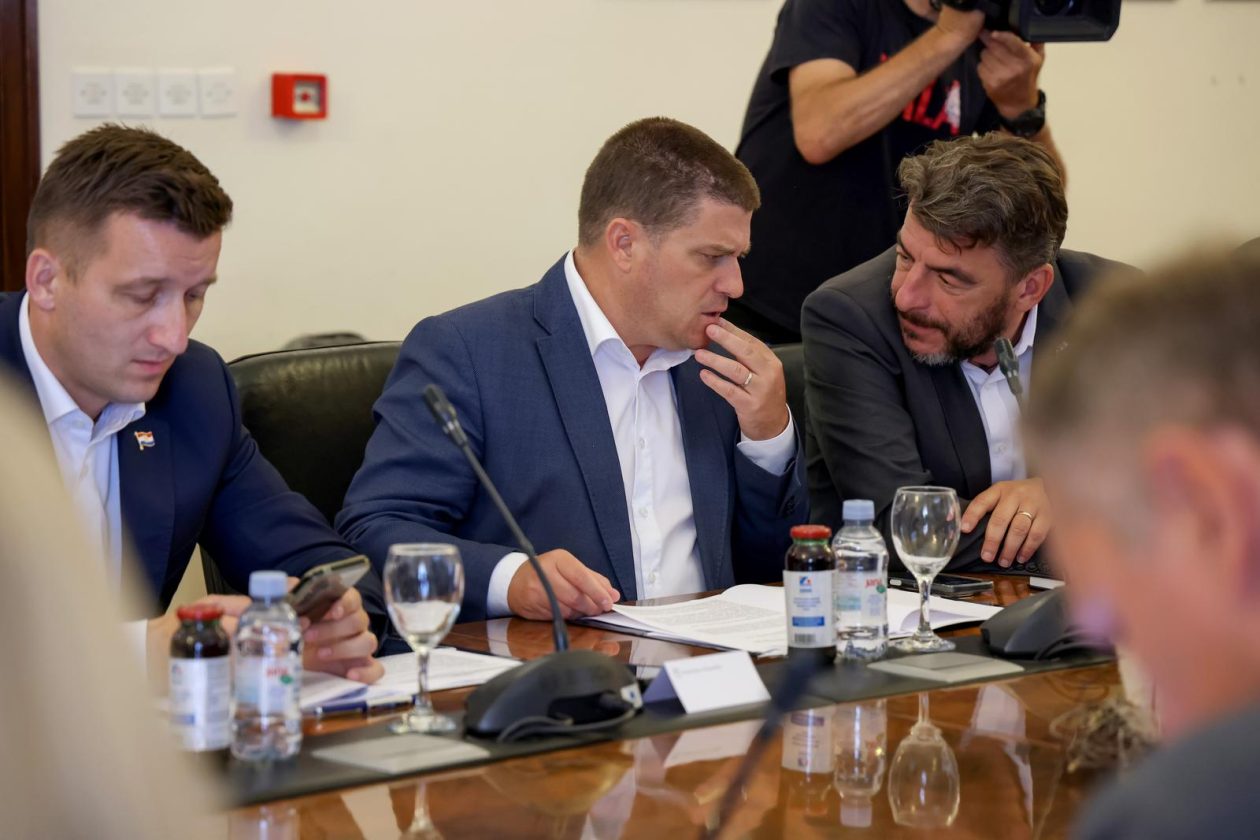Zadar: Sastanak ministra Olega Butkovića sa županom Josipom Bilaverom