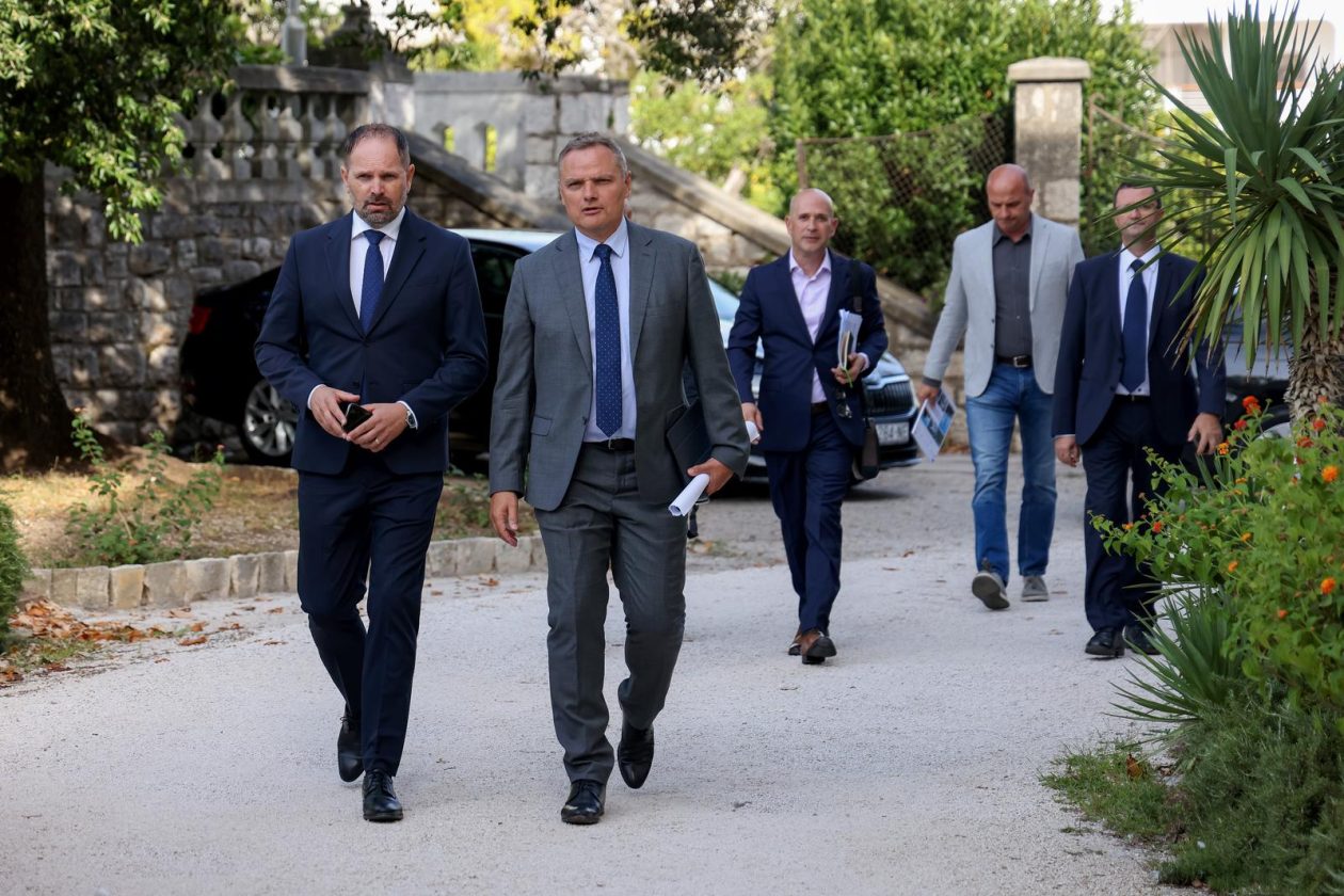 Zadar: Sastanak ministra Olega Butkovića sa županom Josipom Bilaverom