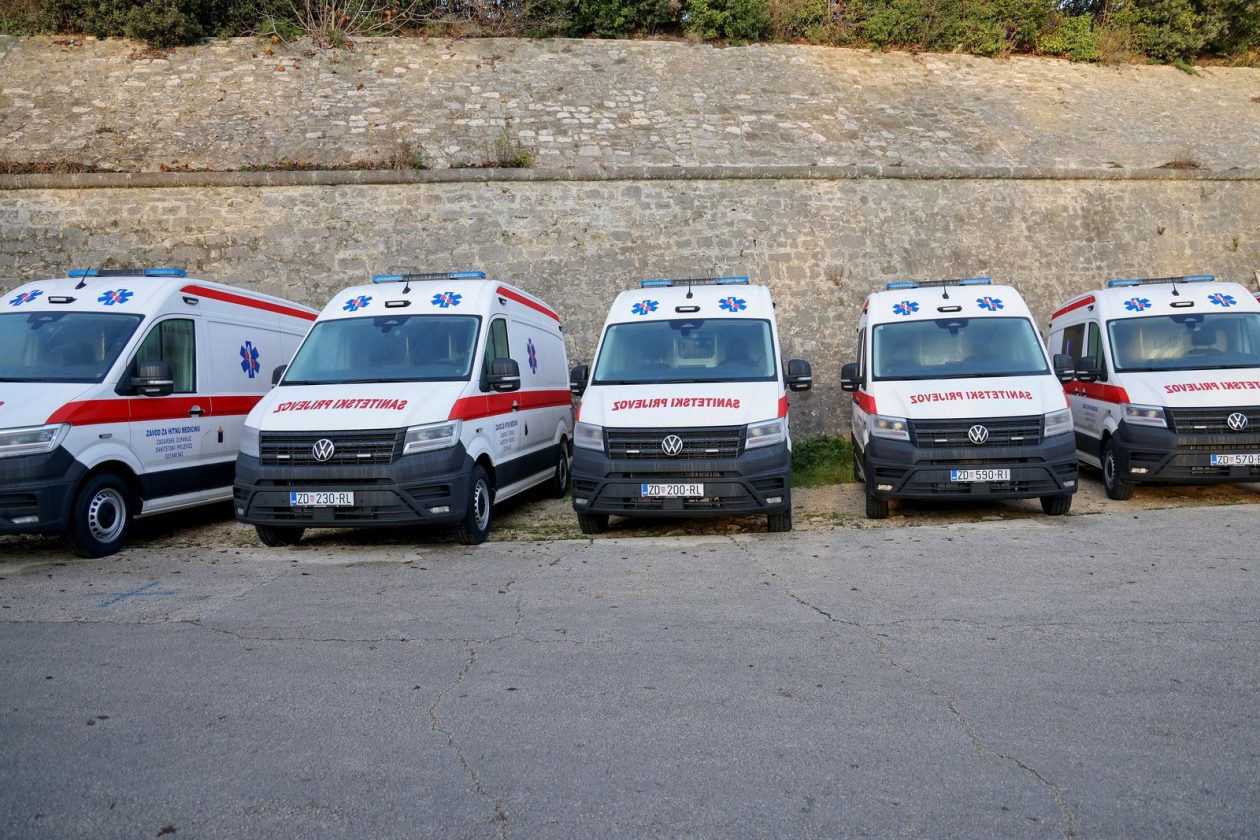 Primopredaja sedam novih vozila namijenjenih za sanitetski prijevoz – hitna pomoć Primopredaja sedam novih vozila namijenjenih za sanitetski prijevoz – hitna pomoć