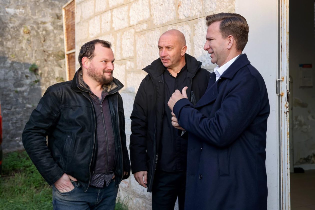 Primopredaja sedam novih vozila namijenjenih za sanitetski prijevoz – hitna pomoć Primopredaja sedam novih vozila namijenjenih za sanitetski prijevoz – hitna pomoć